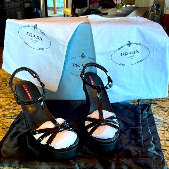 PRADA Blk Platform Sandals! Must Have in a Wardrobe-Perfectly Gorgeous! Size 39 - Picture 2 of 7